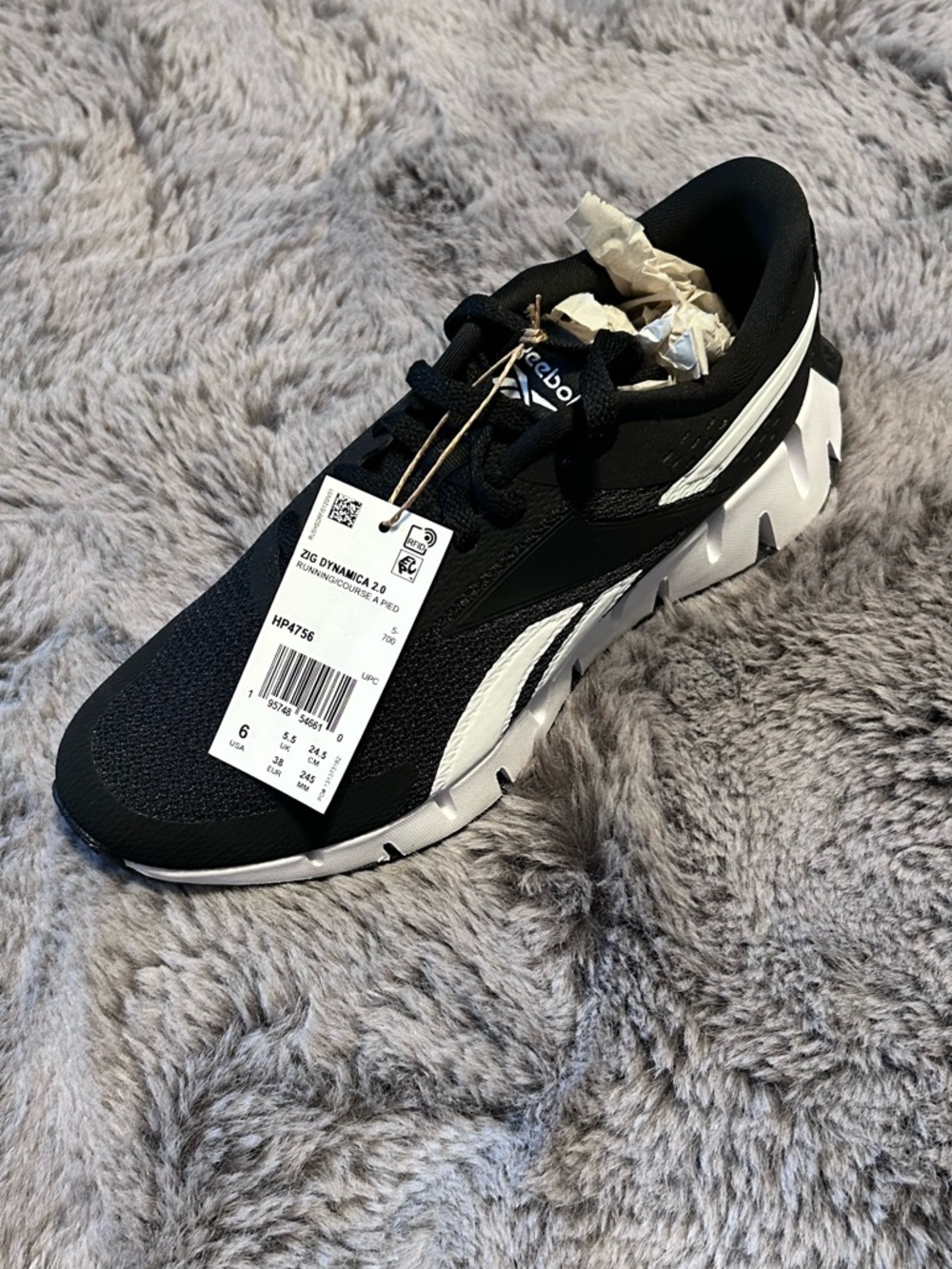 NWT Reebok Kids Black and White Zig Dynamica 2.0 Sneakers. Never worn. - Picture 4 of 11